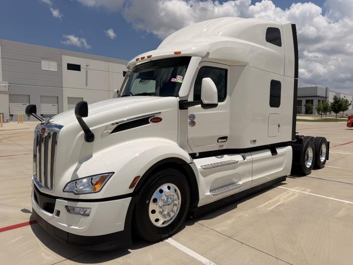 2027 Peterbilt 579-1