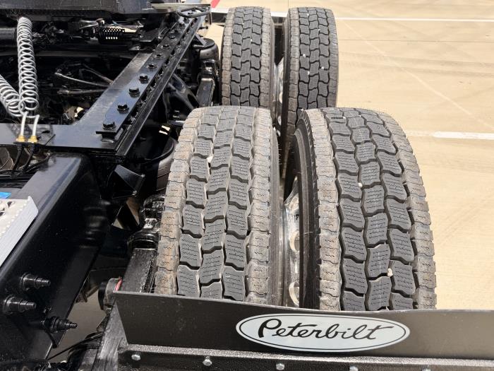 2027 Peterbilt 579-11