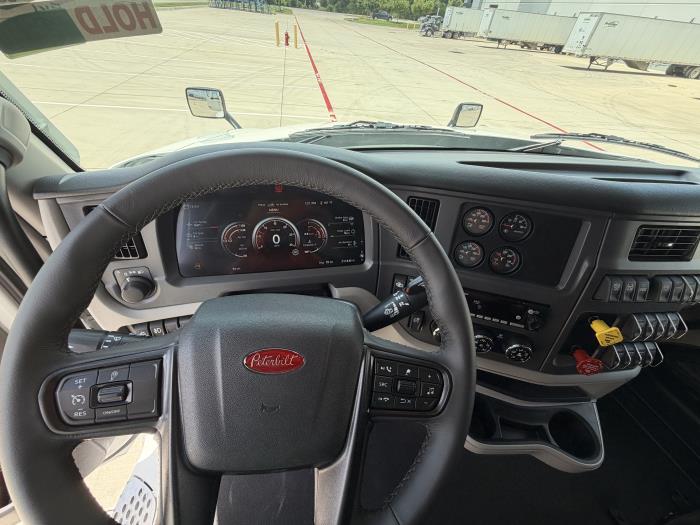 2027 Peterbilt 579-16
