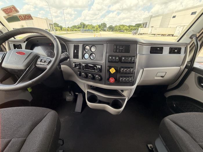 2027 Peterbilt 579-22