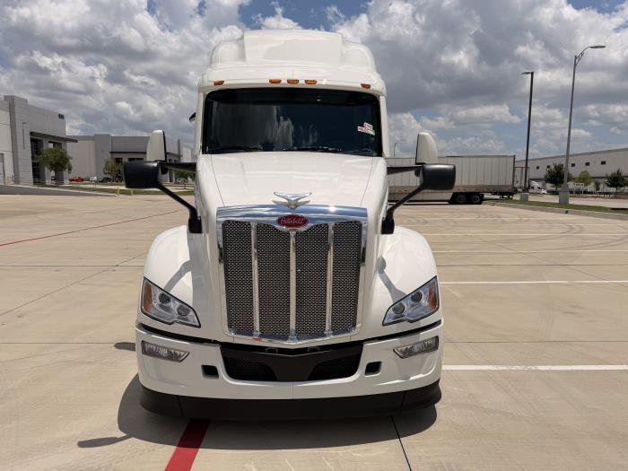 2027 Peterbilt 579-2