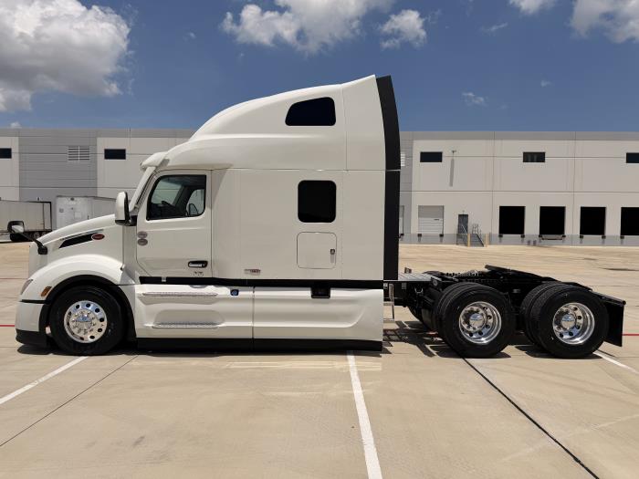 2027 Peterbilt 579-8