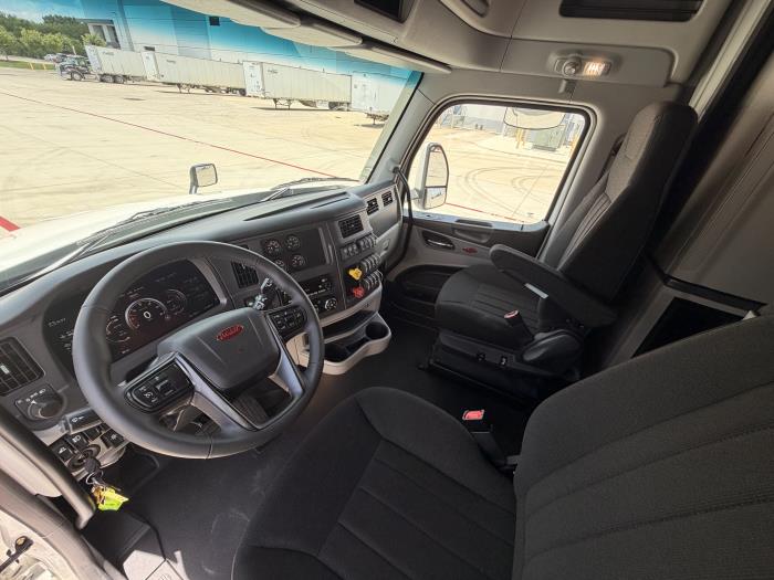 2027 Peterbilt 579-15
