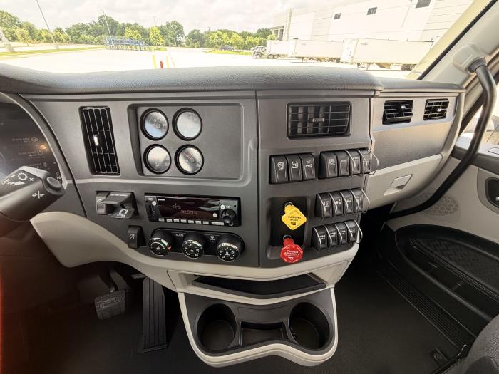 2027 Peterbilt 579-17