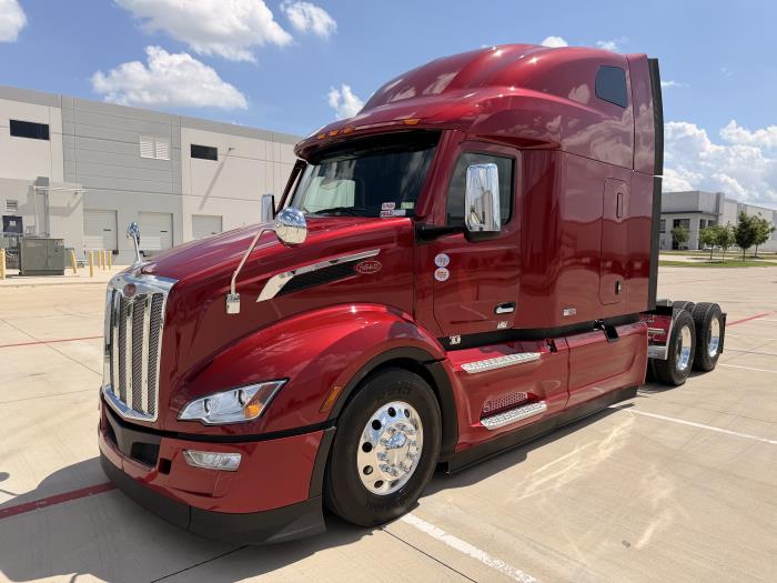 2027 Peterbilt 579-1