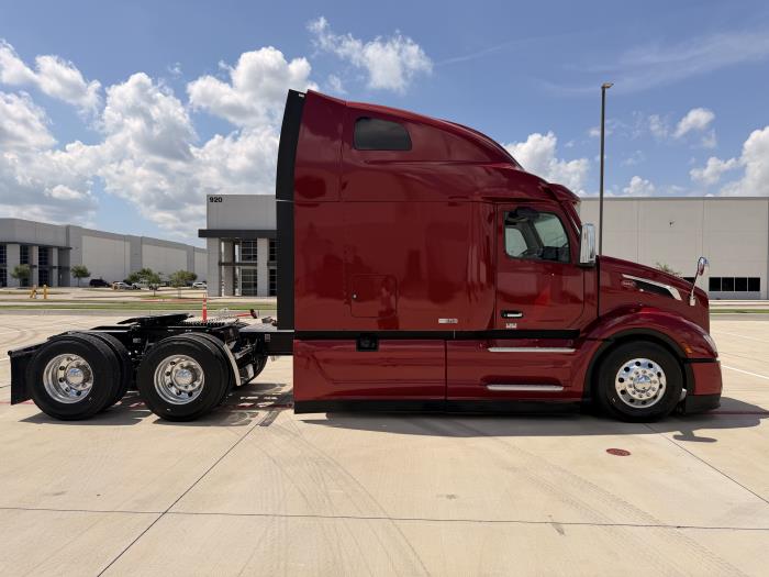 2027 Peterbilt 579-4