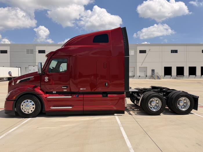 2027 Peterbilt 579-8