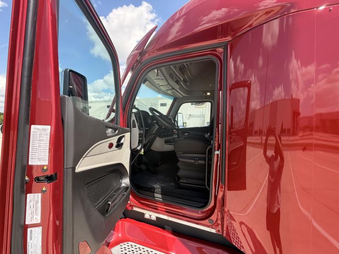 2027 Peterbilt 579-14