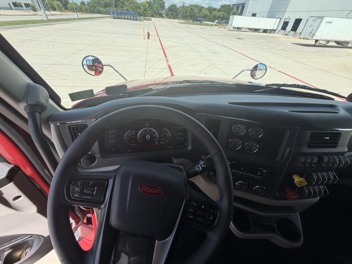 2027 Peterbilt 579-16