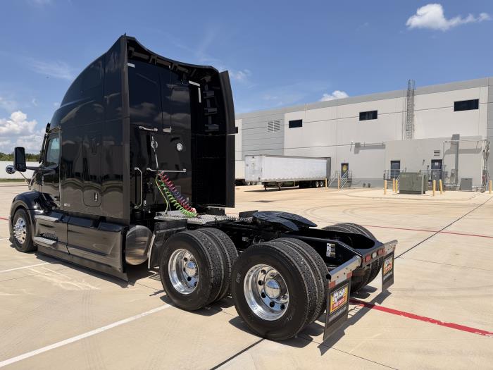 2027 Peterbilt 579-7