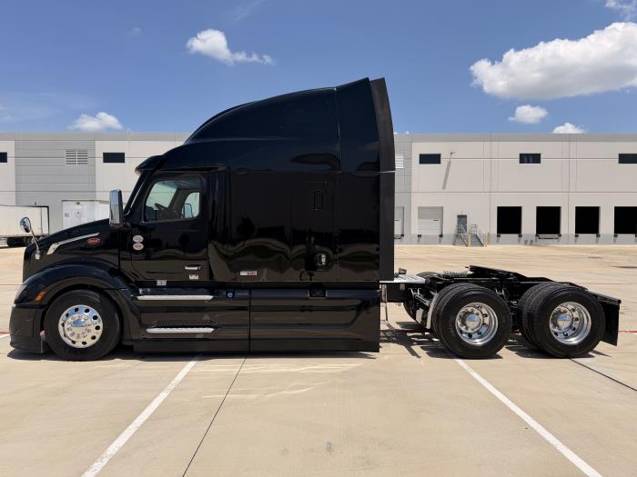 2027 Peterbilt 579-8