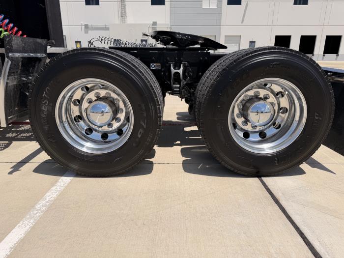 2027 Peterbilt 579-10