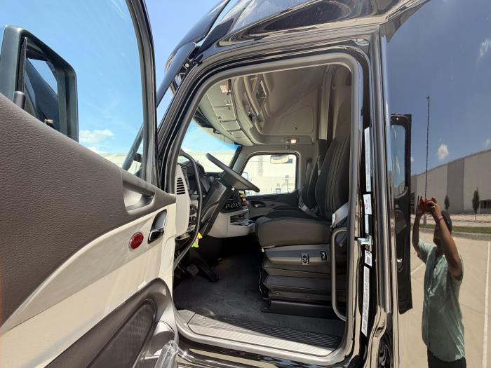 2027 Peterbilt 579-14