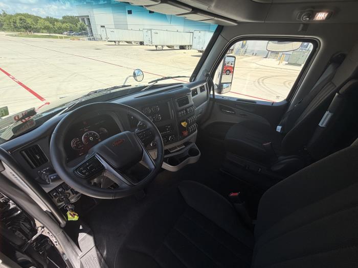 2027 Peterbilt 579-15