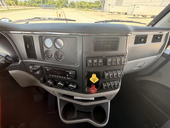 2027 Peterbilt 579-17