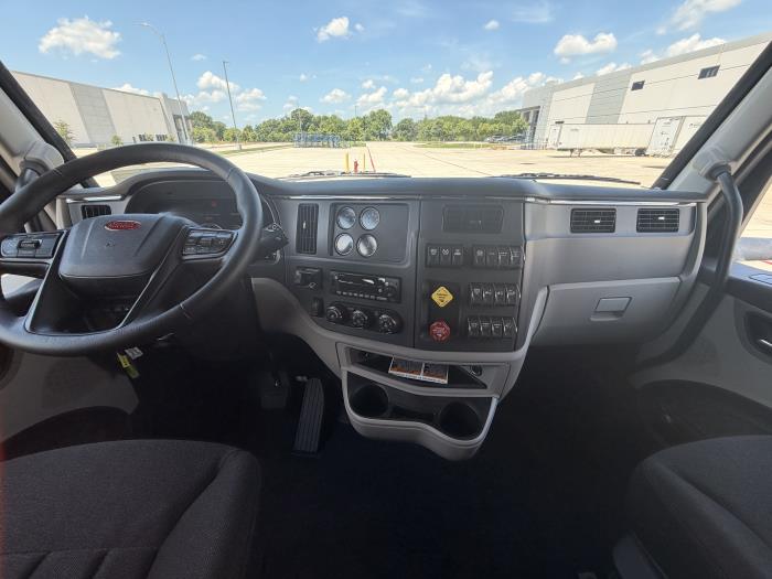 2027 Peterbilt 579-22