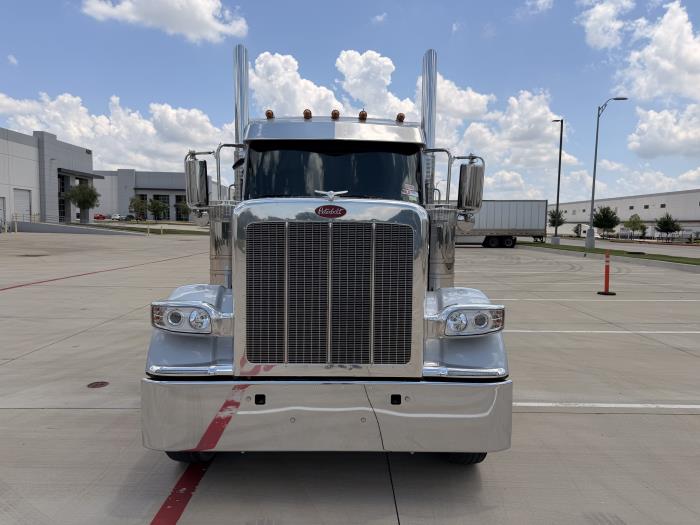 2027 Peterbilt 589-2