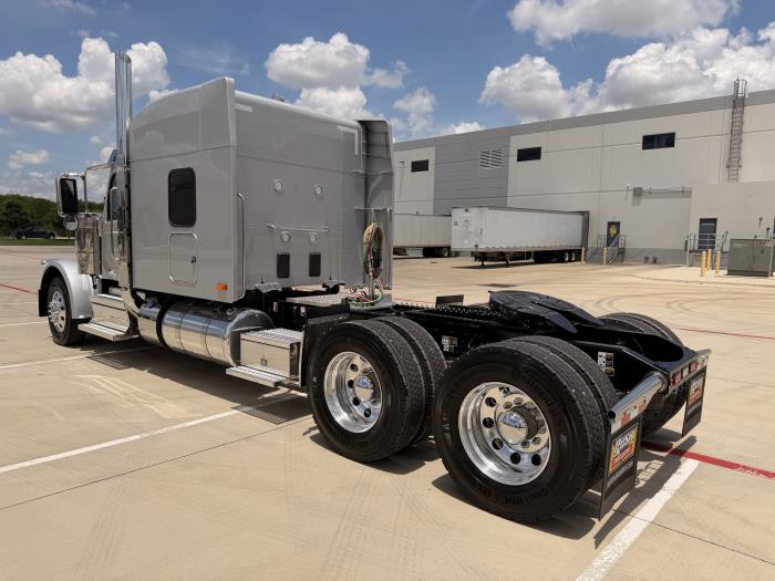 2027 Peterbilt 589-7