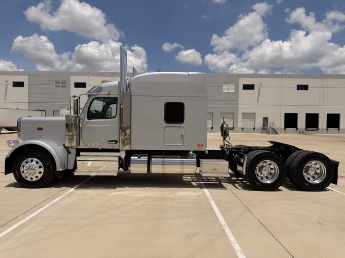 2027 Peterbilt 589-8