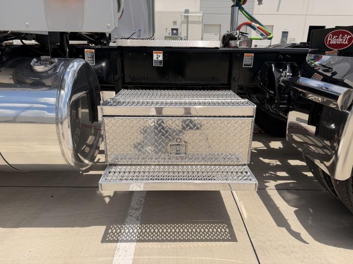 2027 Peterbilt 589-12