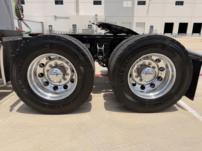2027 Peterbilt 589-13
