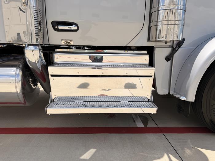 2027 Peterbilt 589-16