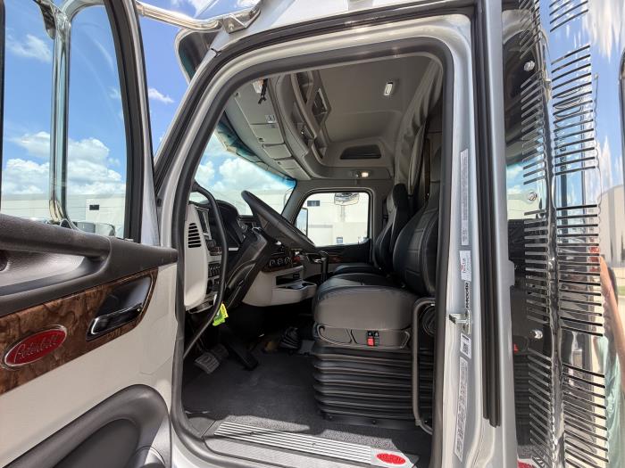 2027 Peterbilt 589-19