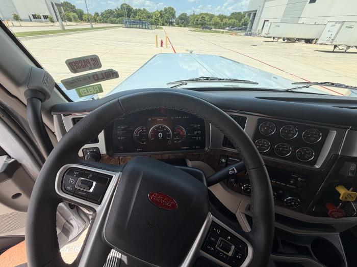 2027 Peterbilt 589-21