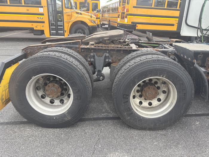 2021 International LT625-8
