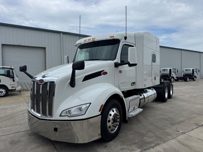 2022 Peterbilt 579-0