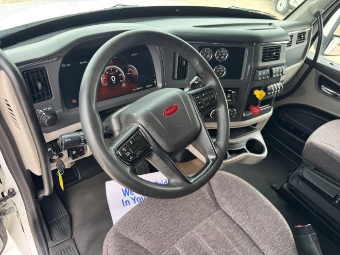 2022 Peterbilt 579-9