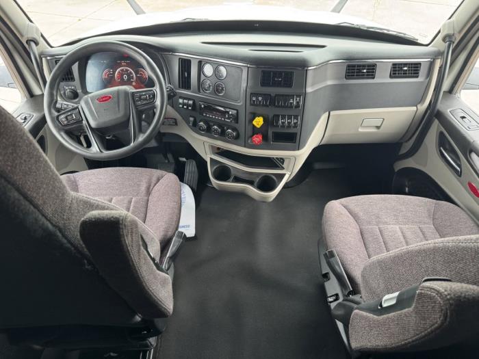2022 Peterbilt 579-14