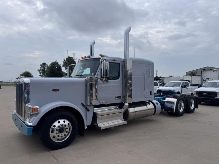 2027 Peterbilt 589-1