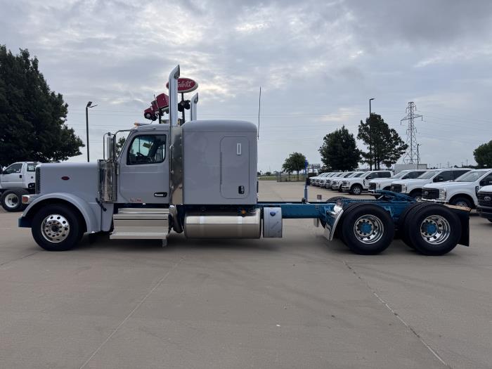 2027 Peterbilt 589-2