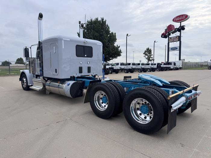 2027 Peterbilt 589-3