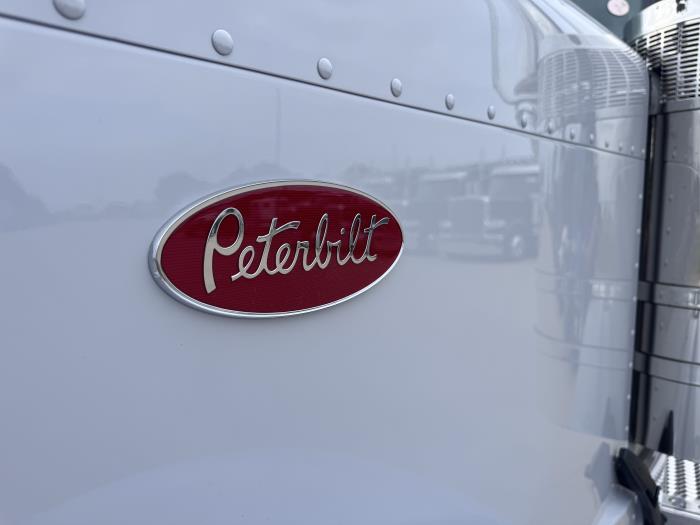 2027 Peterbilt 589-4