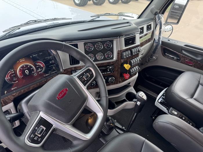 2027 Peterbilt 589-5
