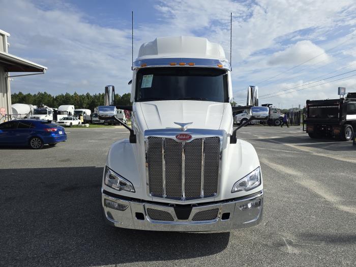 2027 Peterbilt 579-8