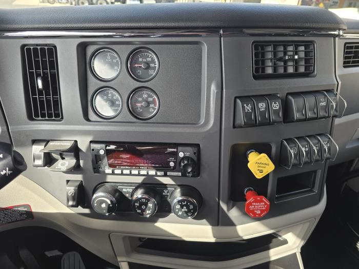 2027 Peterbilt 579-19