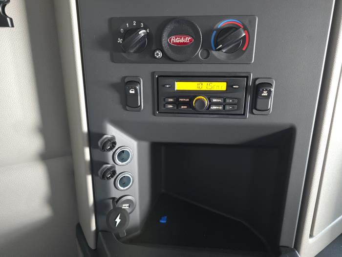 2027 Peterbilt 579-14