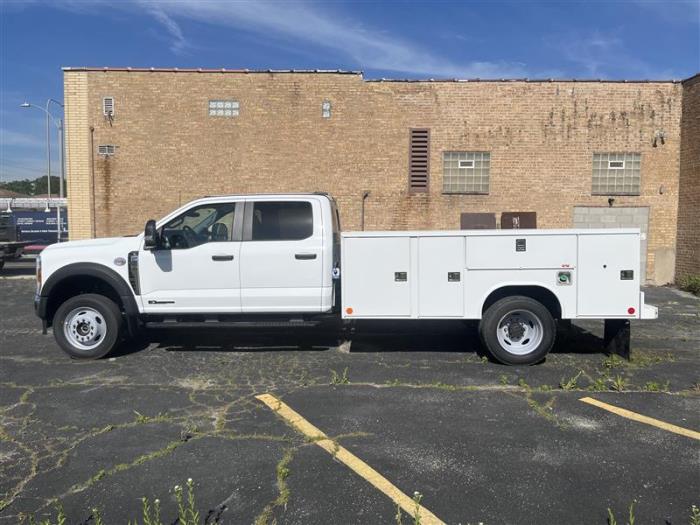 2026 Ford F-550-3