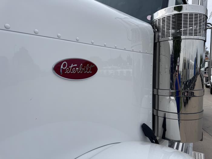 2027 Peterbilt 589-4