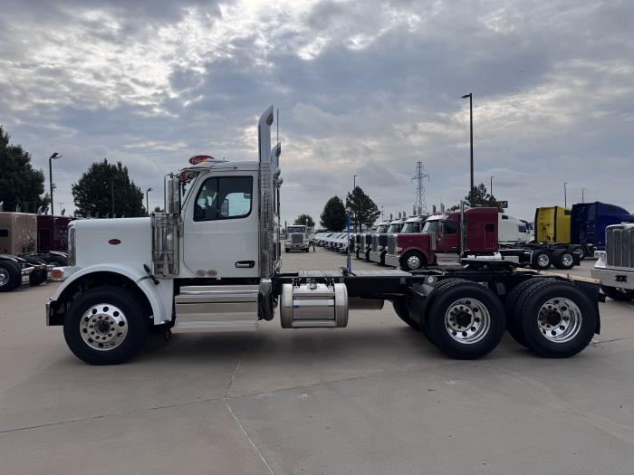 2027 Peterbilt 589-2