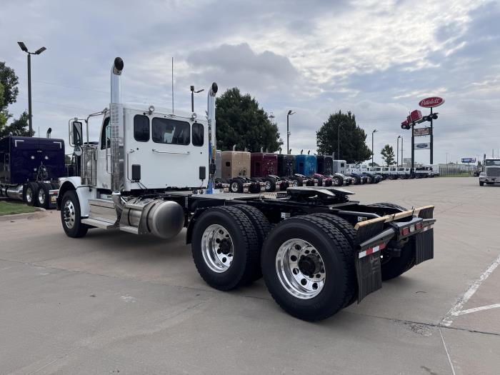 2027 Peterbilt 589-3