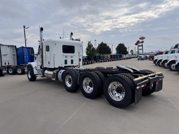 2027 Peterbilt 567-3