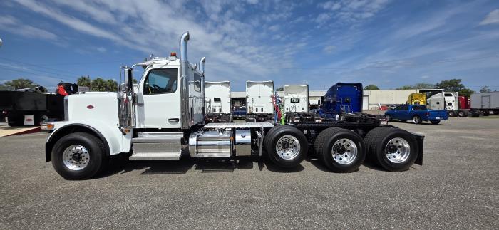 2027 Peterbilt 589-2