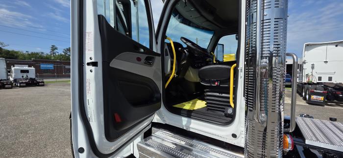 2027 Peterbilt 589-10