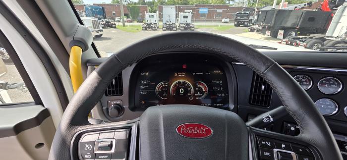 2027 Peterbilt 589-16