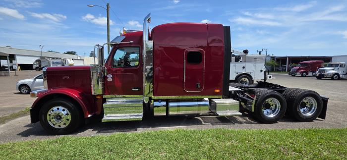 2027 Peterbilt 589-2