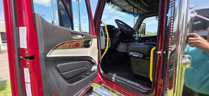 2027 Peterbilt 589-10